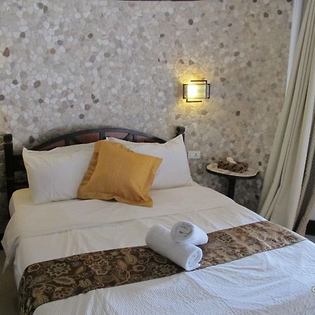 Utopia Resort & Spa Puerto Galera Extérieur photo