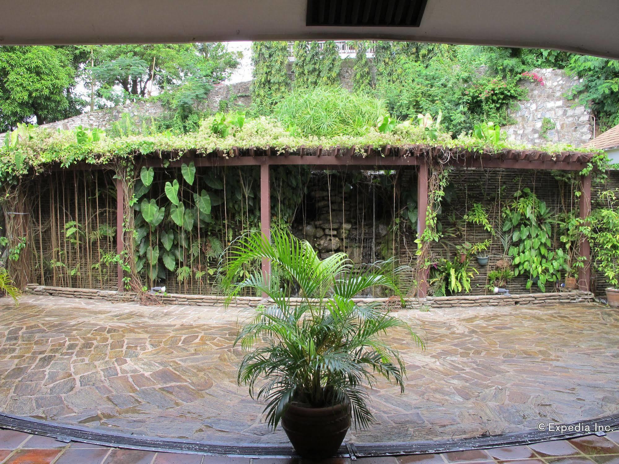 Utopia Resort & Spa Puerto Galera Extérieur photo