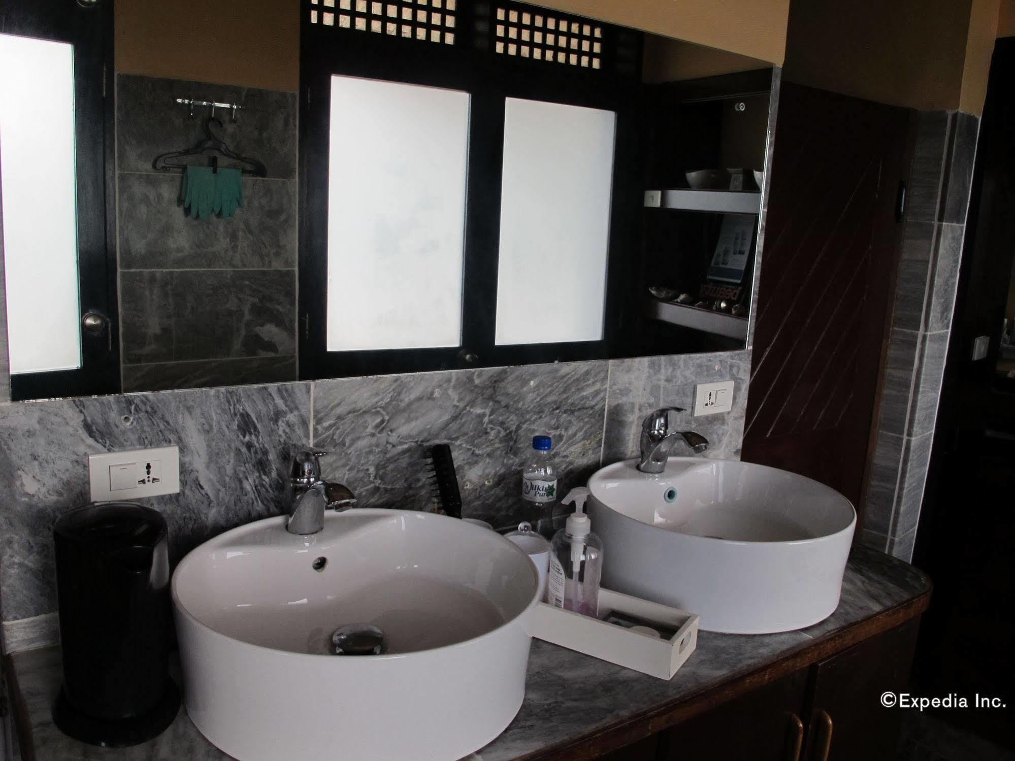 Utopia Resort & Spa Puerto Galera Extérieur photo
