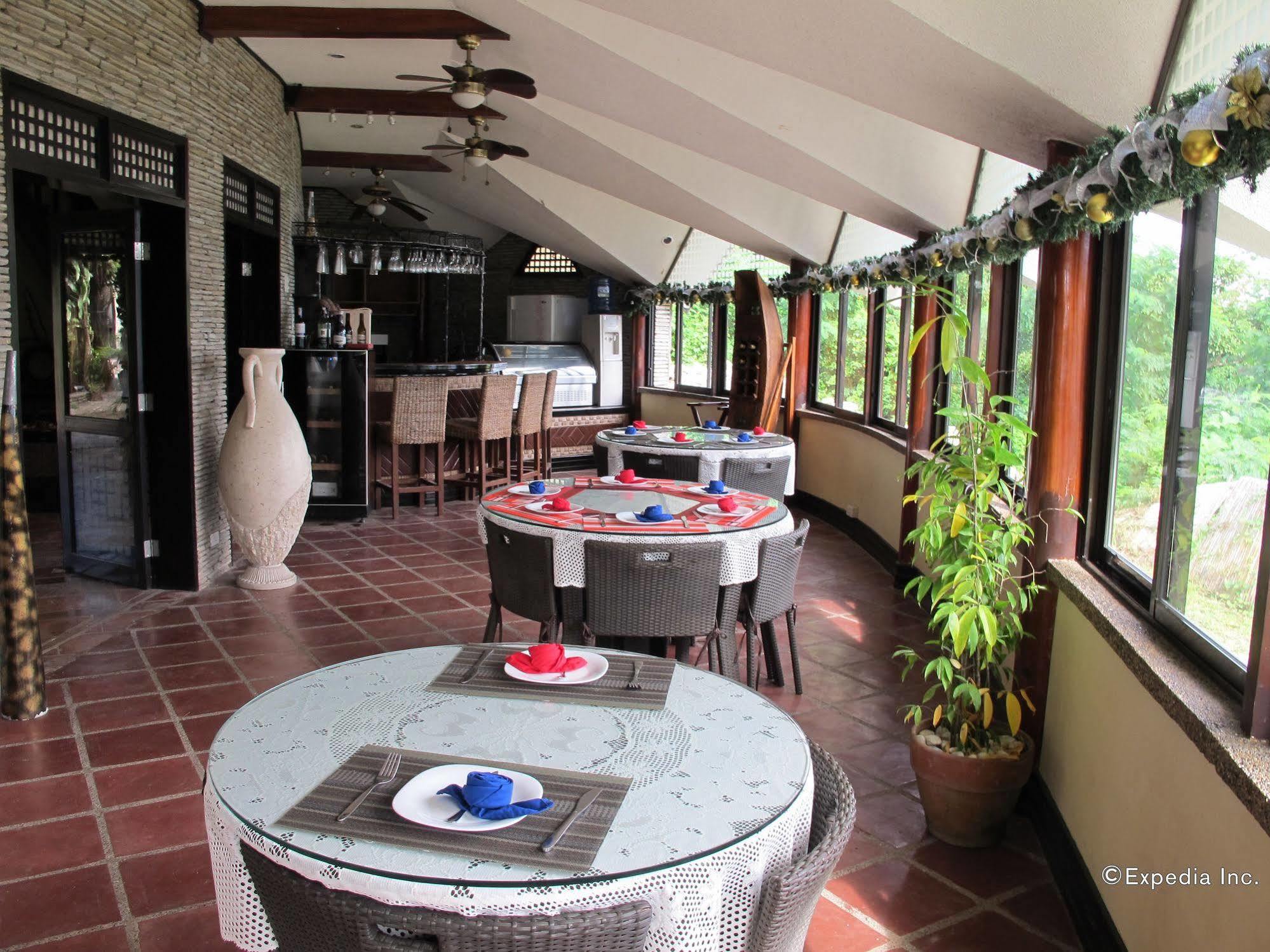 Utopia Resort & Spa Puerto Galera Extérieur photo